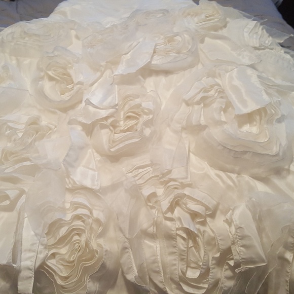 Wedding Dress - Picture 2 of 6